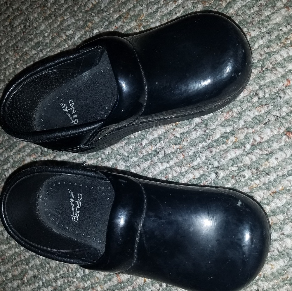 Dansko Patent Leather Kids Clogs 28/ 11